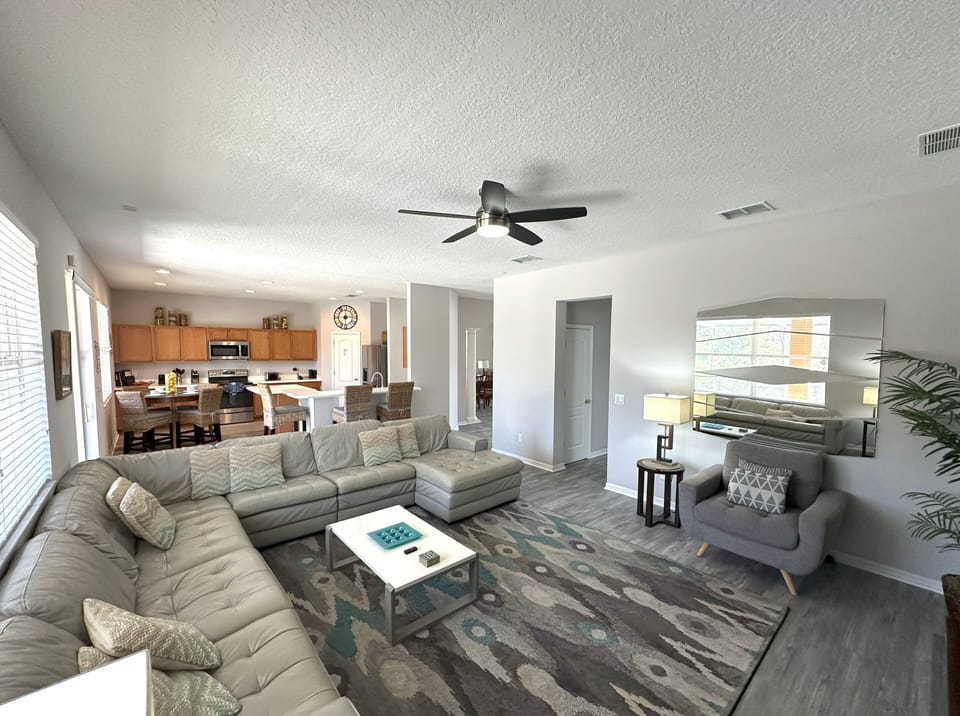 Alternative view of the large family room