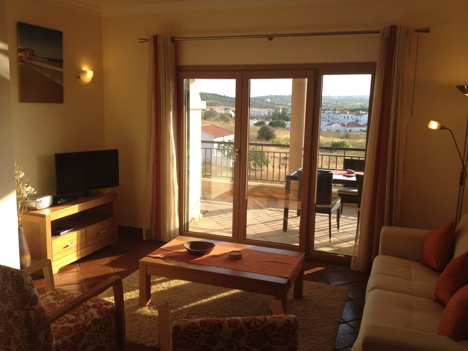 Spacious Lounge onto veranda