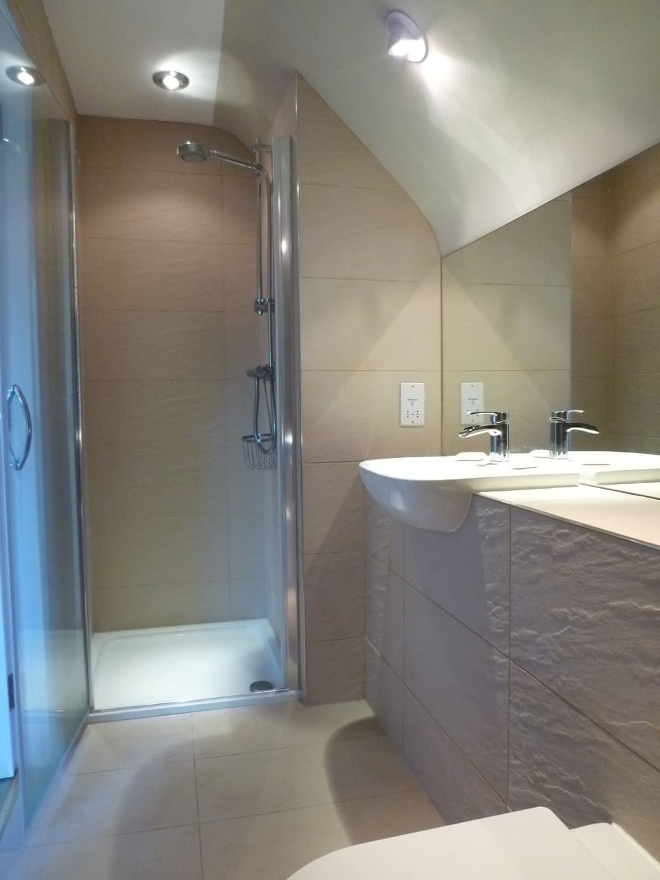 King bedroom ensuite