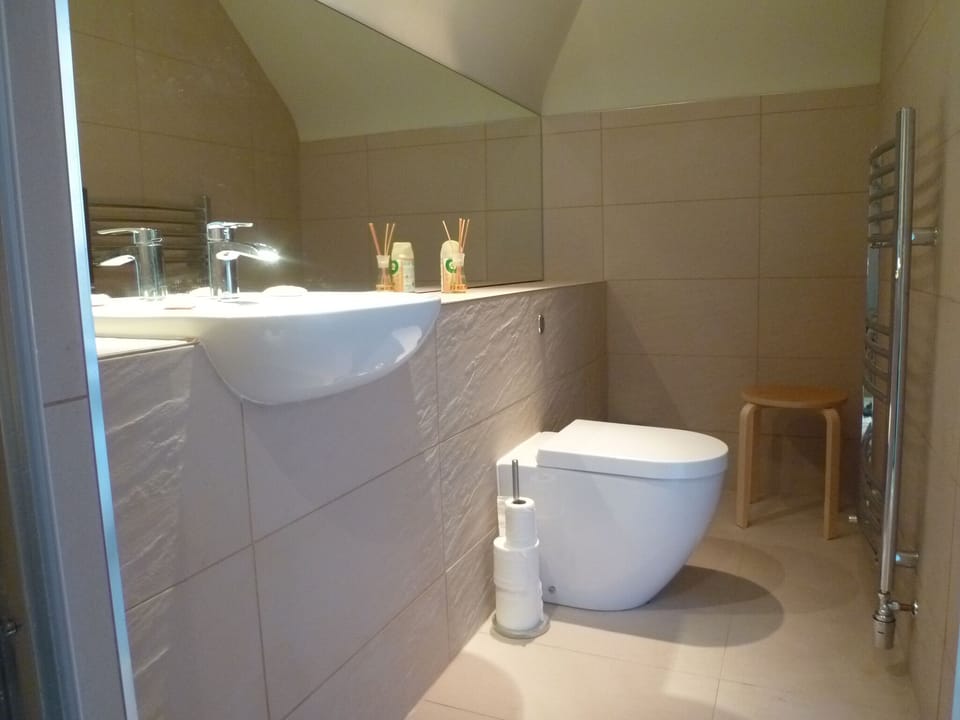King bedroom ensuite