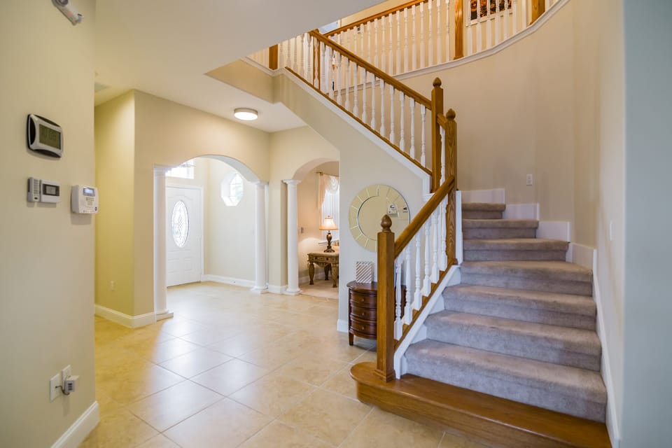 Large Expansive entrance and hallway with galleried first floor to 5 bedrooms.
