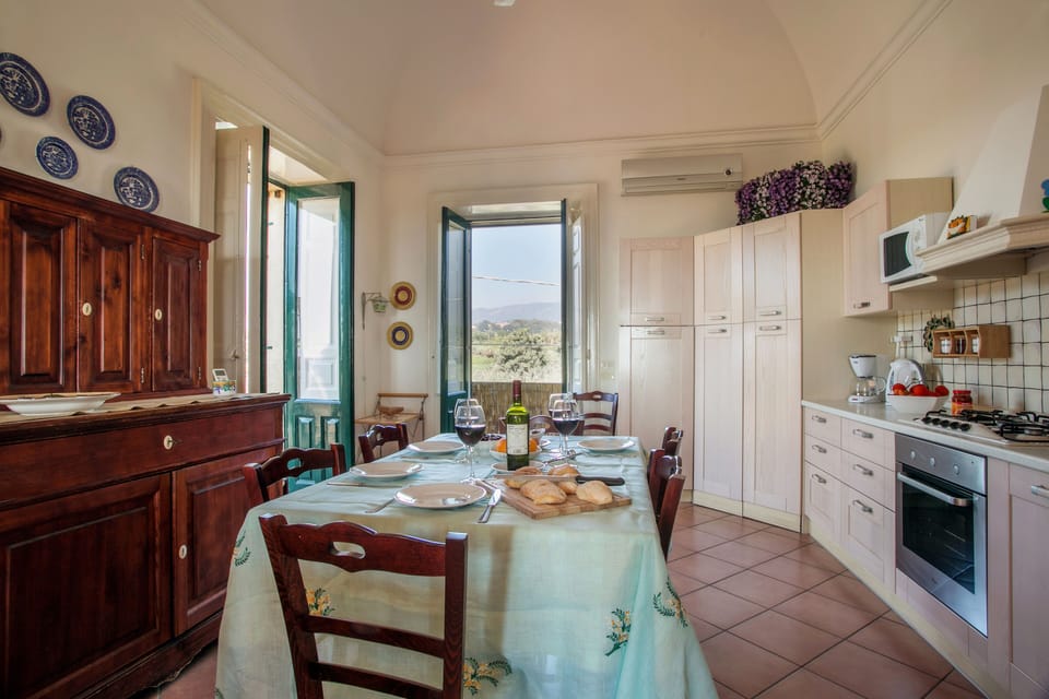 Seaside breeze offer the best environment for dining time with family/friend