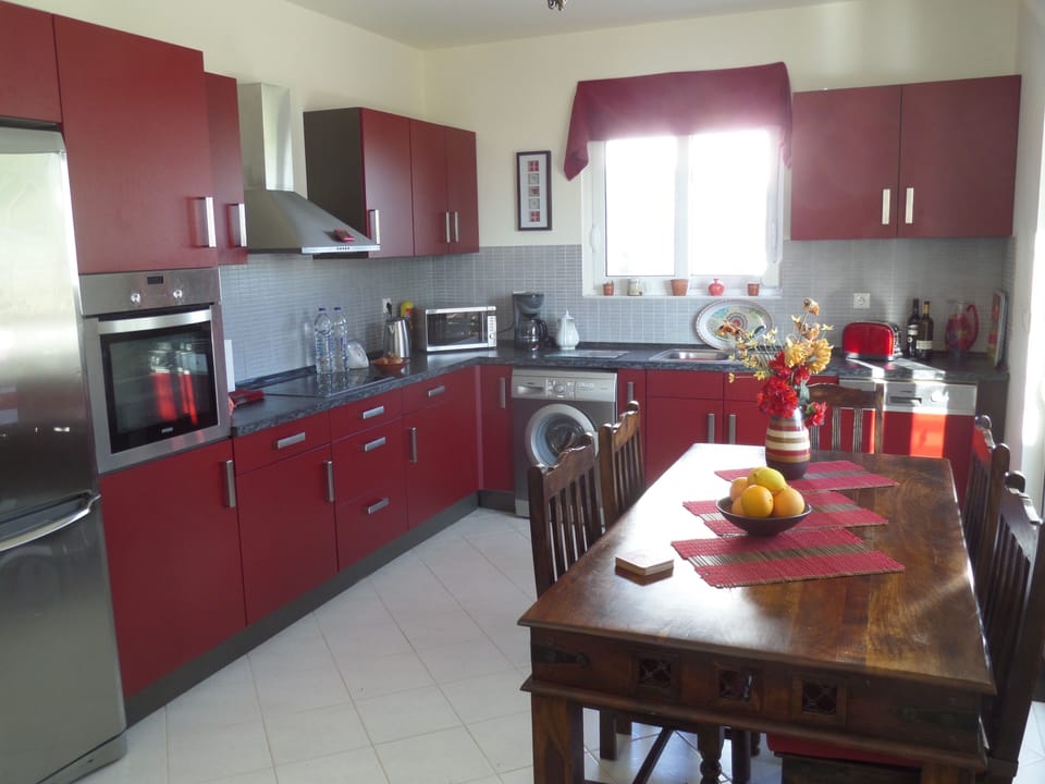 Extremely well equipped kitchen.