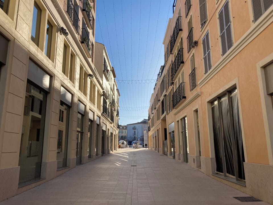 Place des Martyrs de la Résistance, Antibes