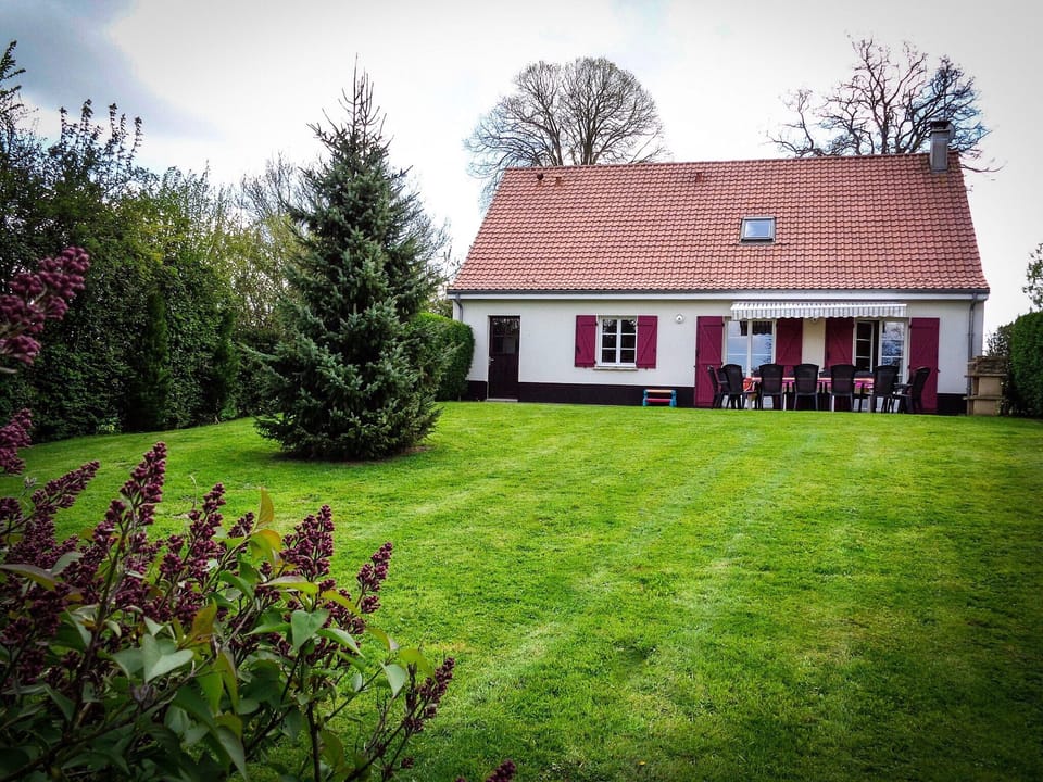 Les Tilleuls with large private / enclosed lawn gardens.