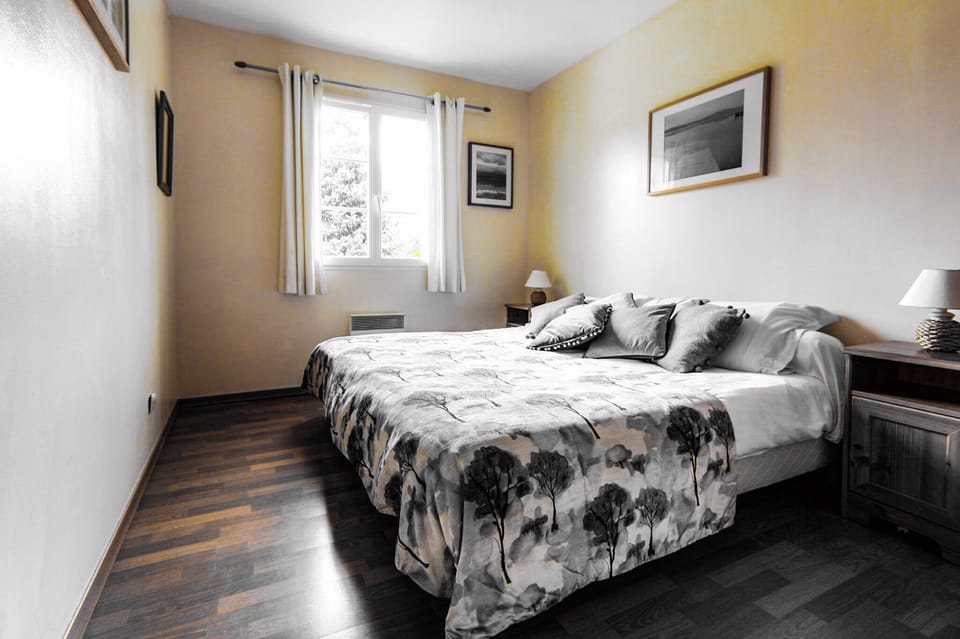 Bedroom 2 sleeps 2 either double or single configuration. On ground floor. 