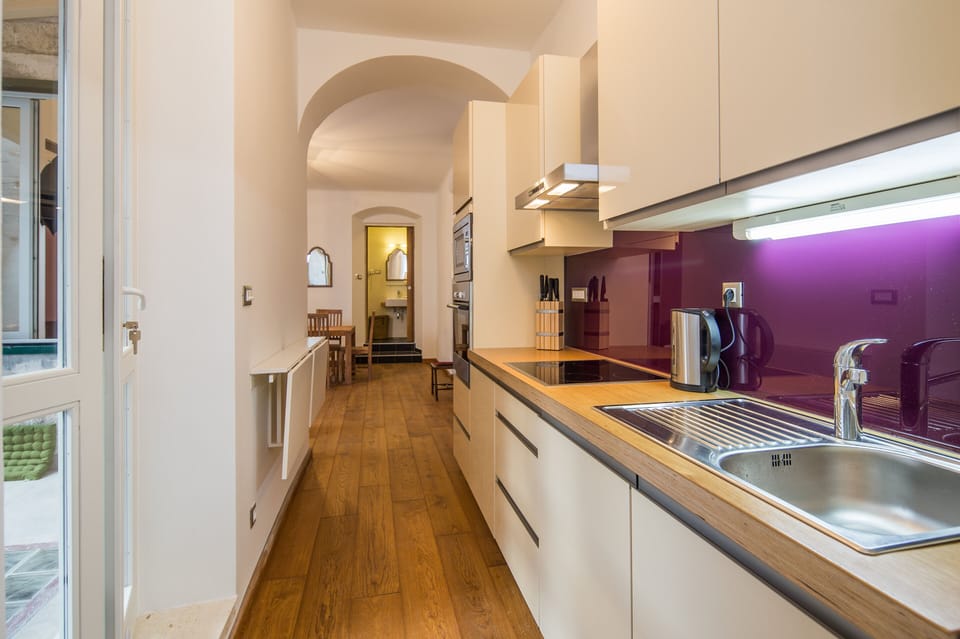 From kitchen to bathroom 3 in distance