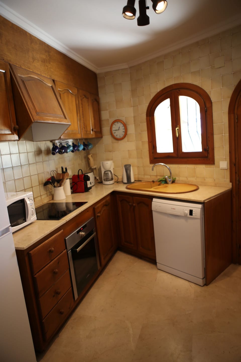 Well equipped kitchen