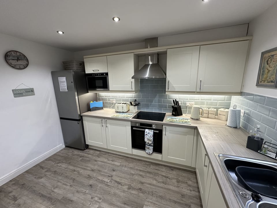 New kitchen (nov 23 with full size fridge freezer)