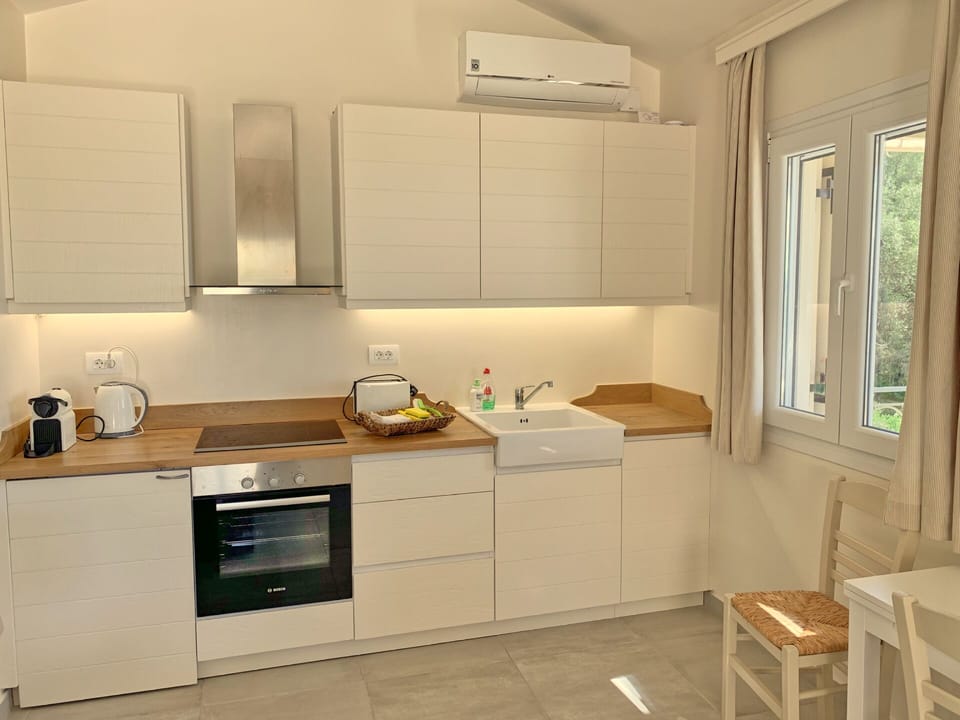 Paleopetres K-Seven
Interiors
