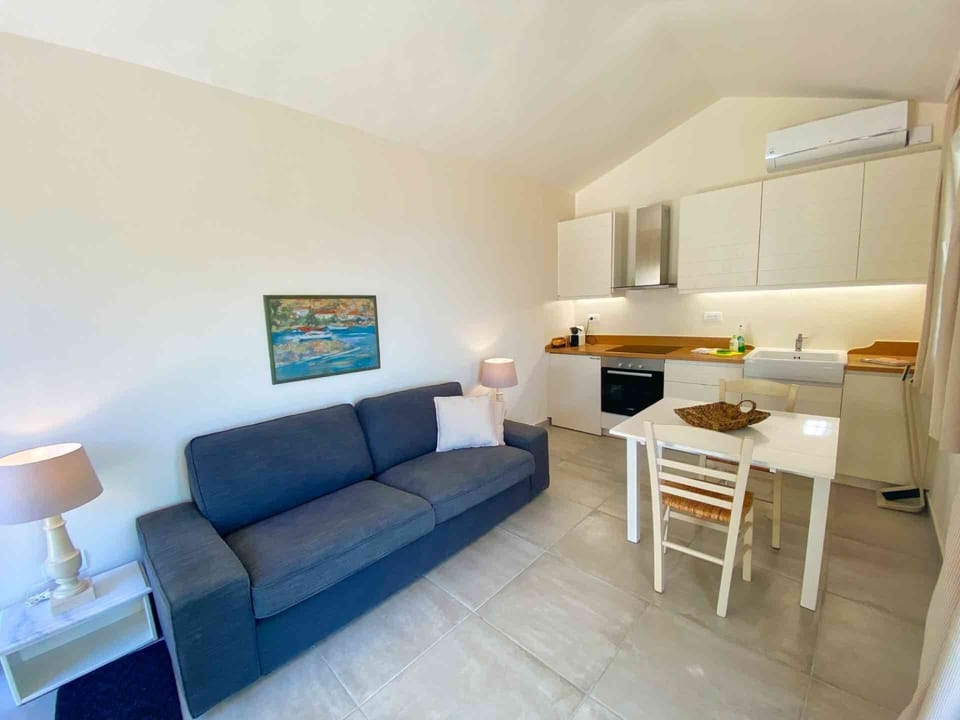 Paleopetres K-Seven
Interiors