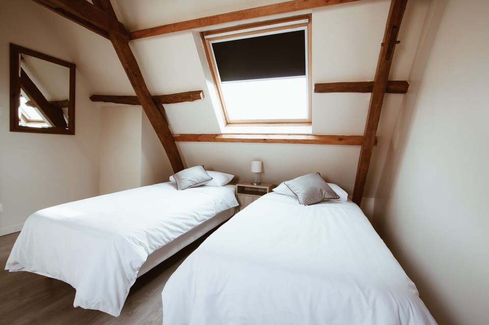 Bedroom 1 with en suite shower & toilet.
Twin configuration.