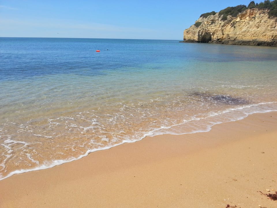 Praia de Armação de Pêra e o mar infinito