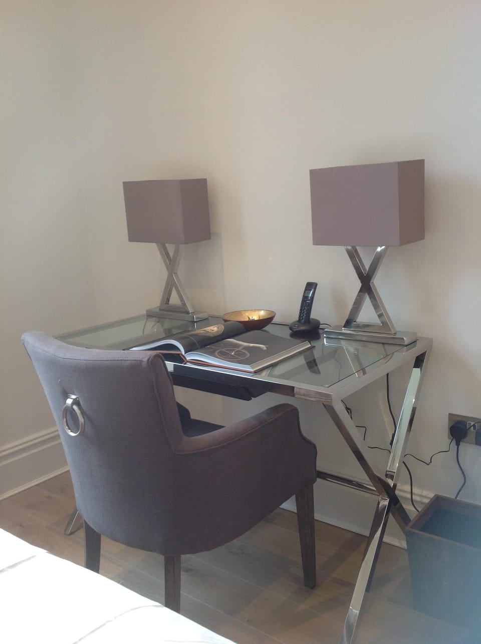 Working desk in the bedroom.