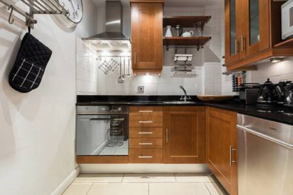 Very well equipped kitchen incl. dishwasher, washer/dryer, microwave oven, ...