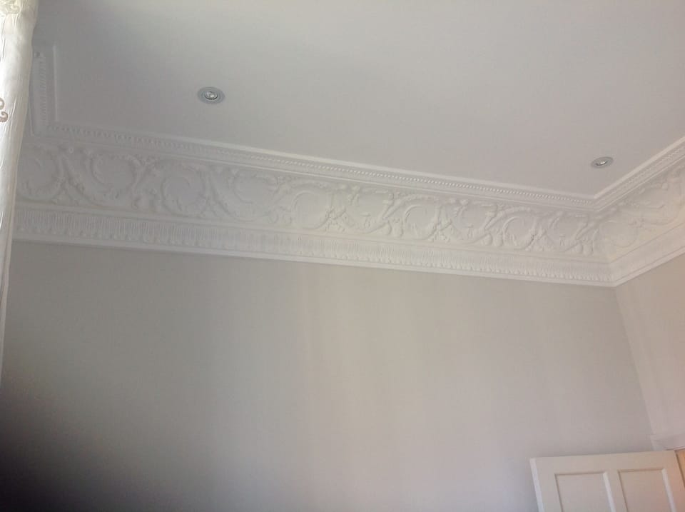 Beautiful cornices and dimmer lights.