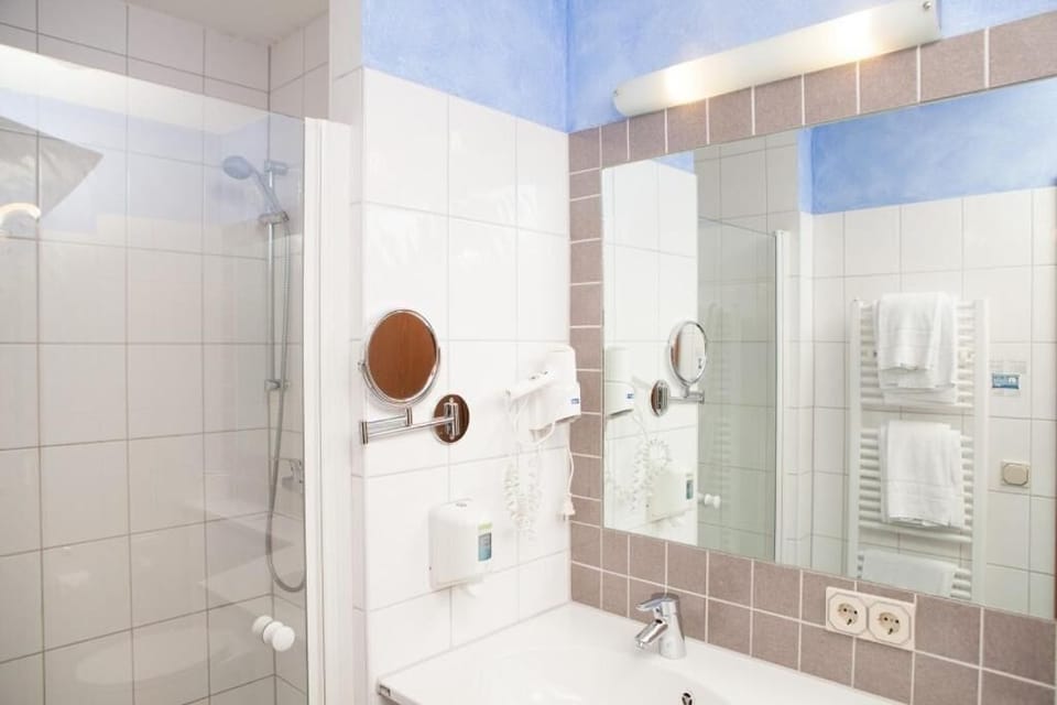 Free toiletries, hair dryer, bathrobes, towels