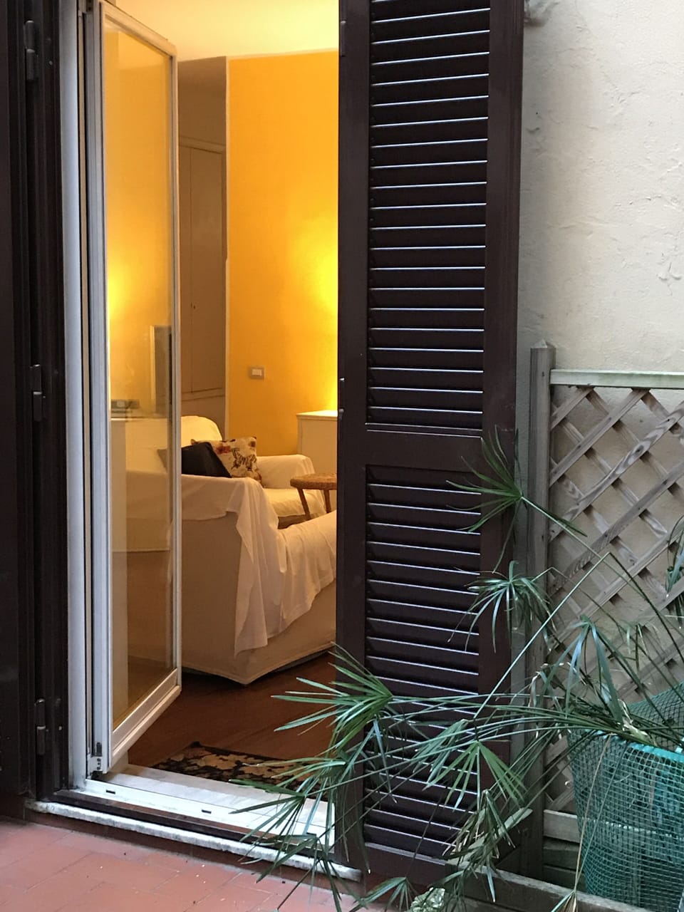 View of the living room from the terrace. 