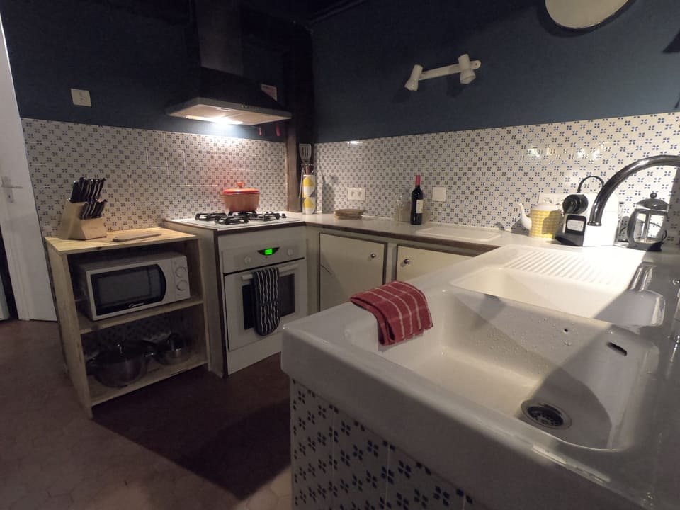 Prepare your favourite meals in the spacious, fully equipped kitchen.