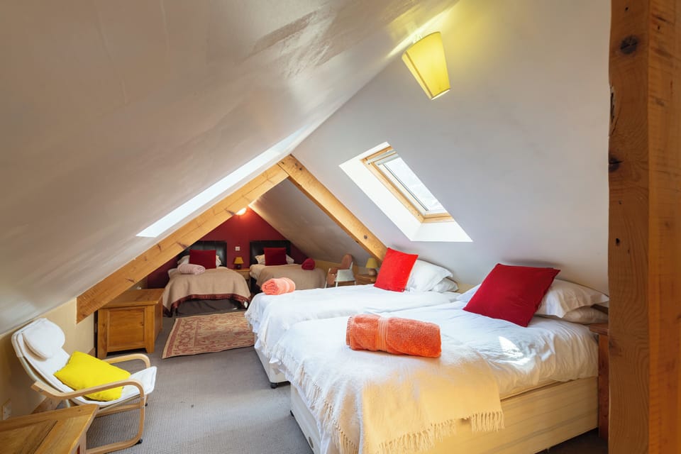 Bedroom 4  4 single beds