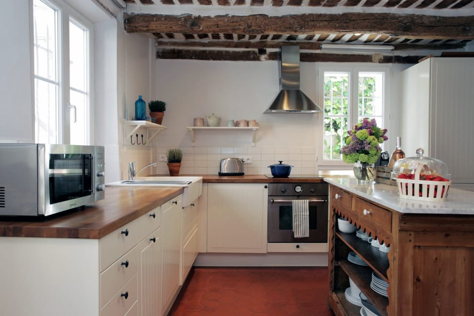 Maison du bateau - Gourmet Kitchen © www.antibes-rental.com (1)