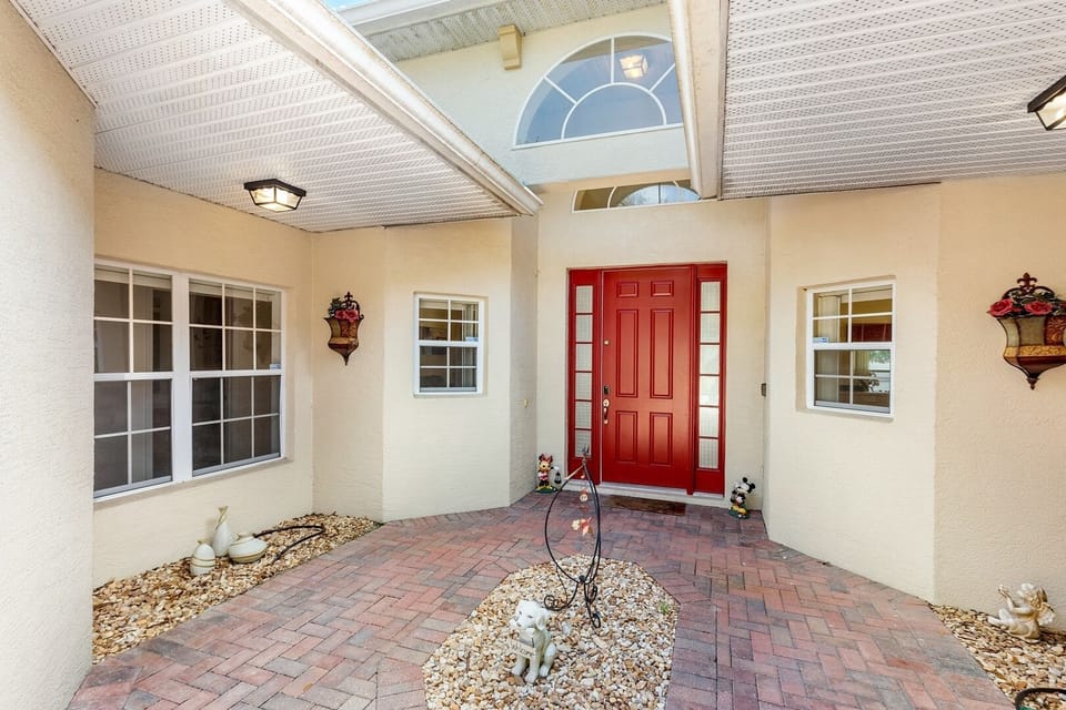 Entrance with Overhang "to keep you dry!" Extra security with Wifi Lock