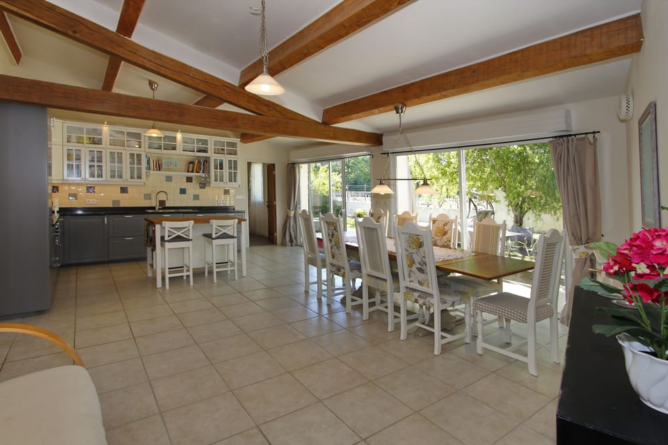 garden room, eating area to kitchen