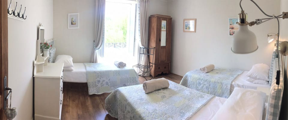 middle bedroom