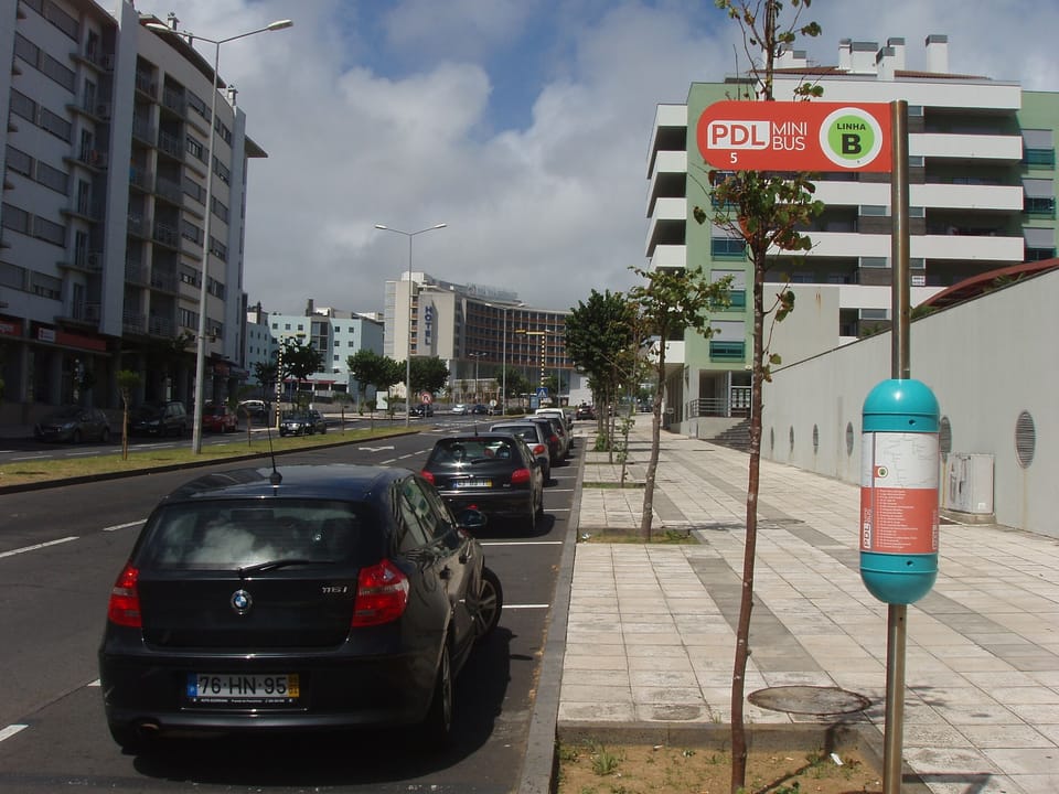 Bus stop at 100 meters: PDL MiniBus
Paragem de autocarro a 100m.