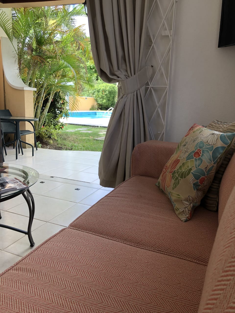 the view from the lounge to the pool...