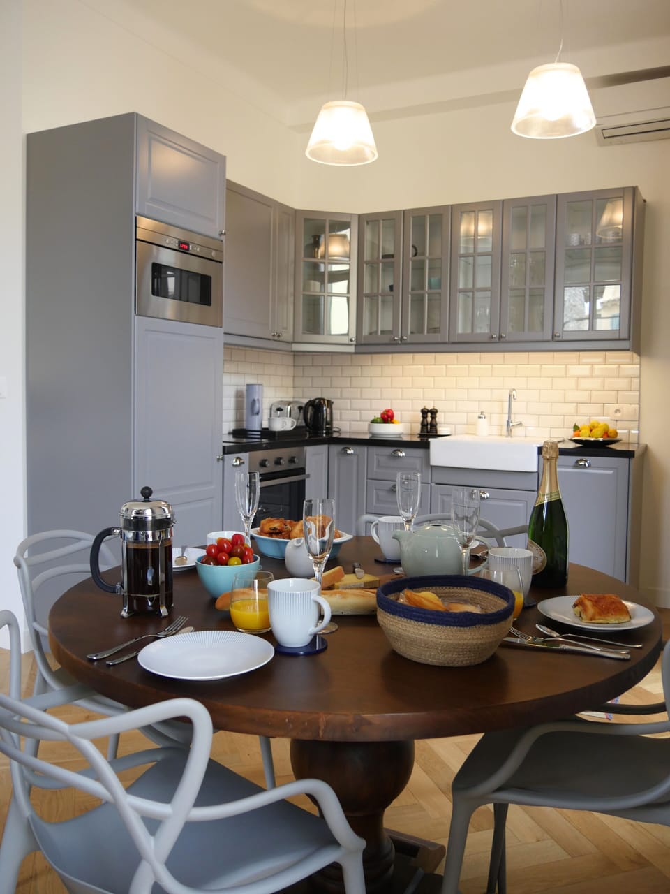 KITCHEN | Dining table