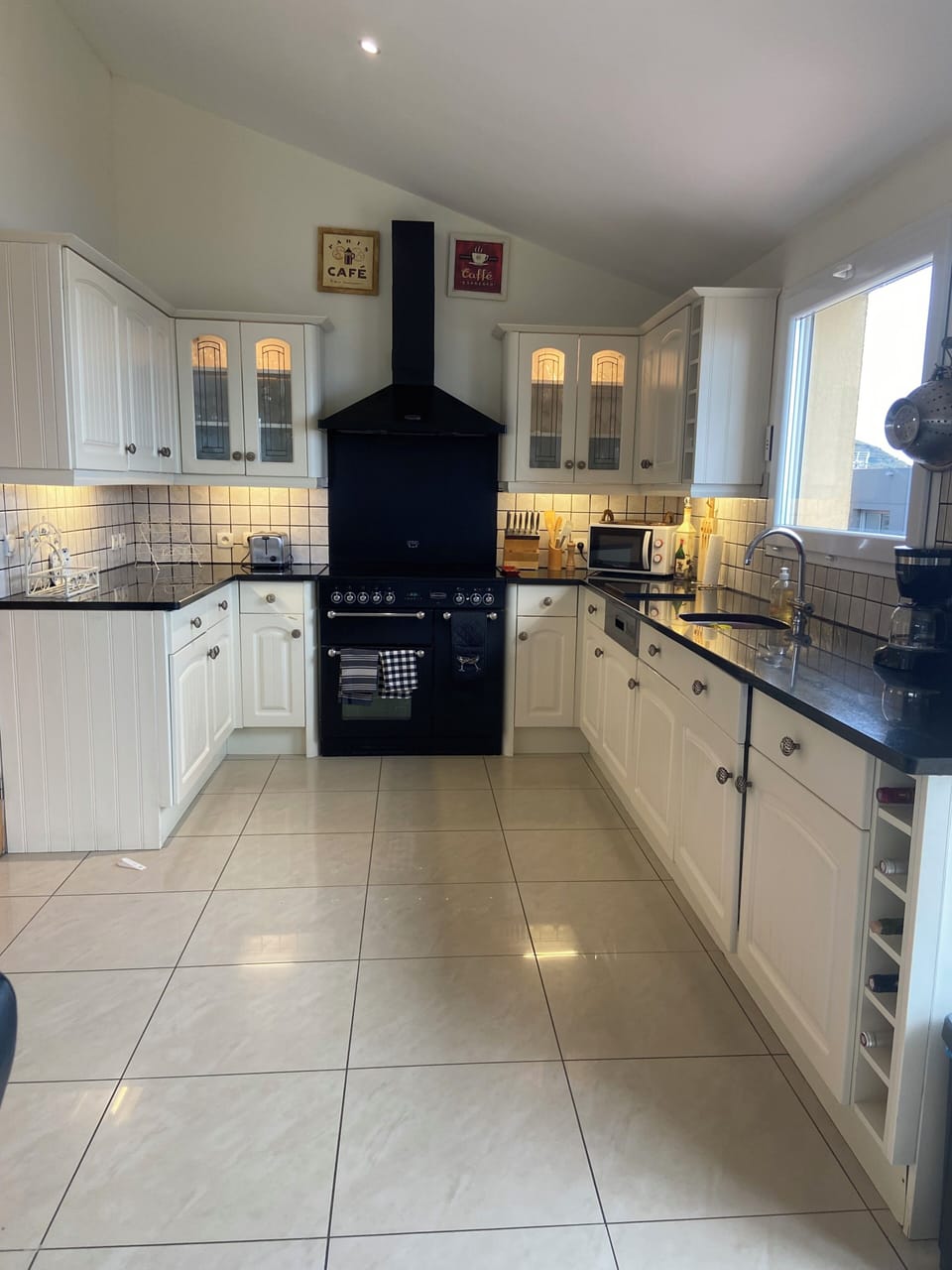 Spacious open plan kitchen well equipped with a range master cooker