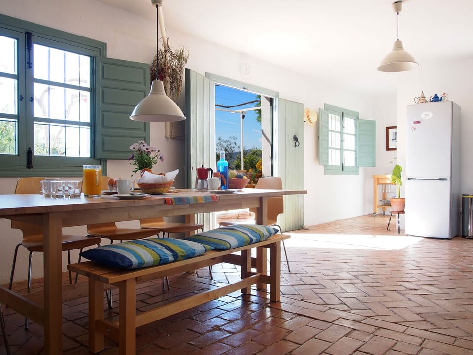 Dining table with door to terrace