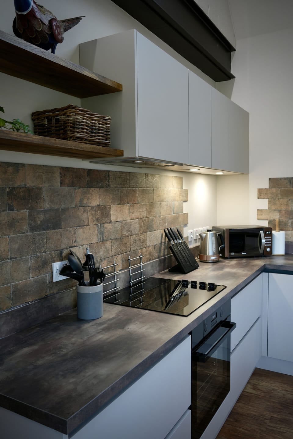 Single oven with induction hob and microwave.