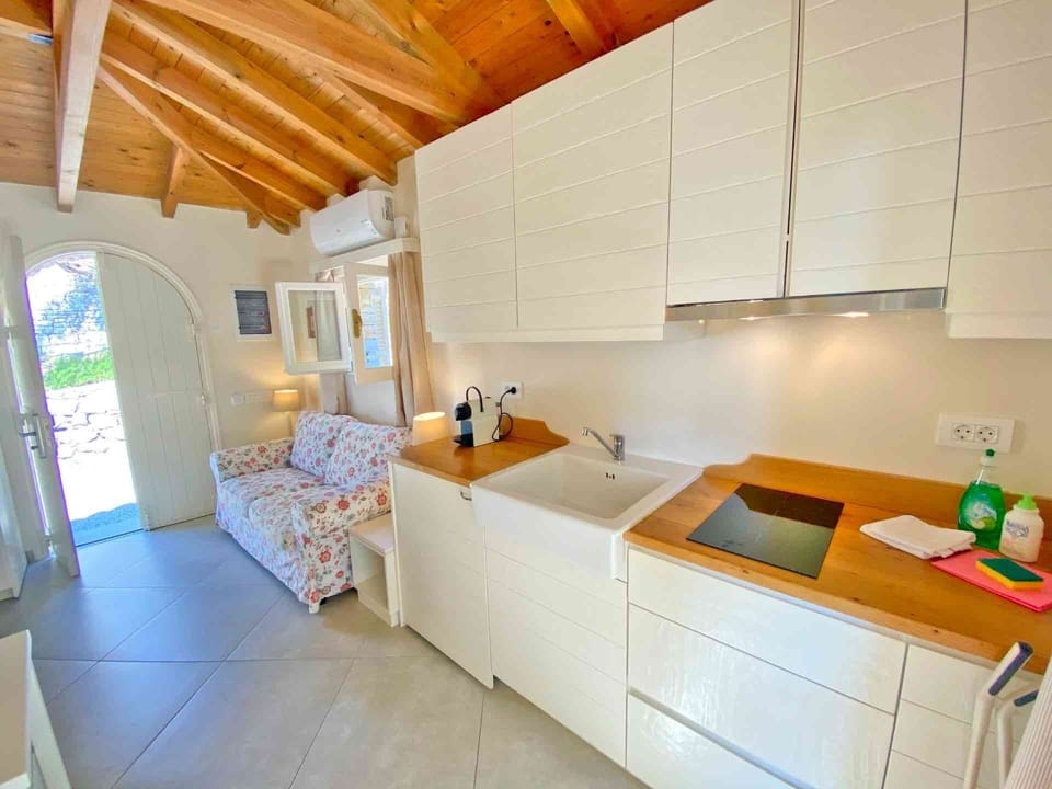Paleopetres K-Six
Interiors