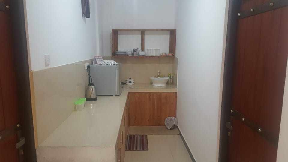 Deluxe Double Room, 1 King Bed, Balcony, Garden Area | Shared kitchen | Fridge, microwave, coffee/tea maker, electric kettle