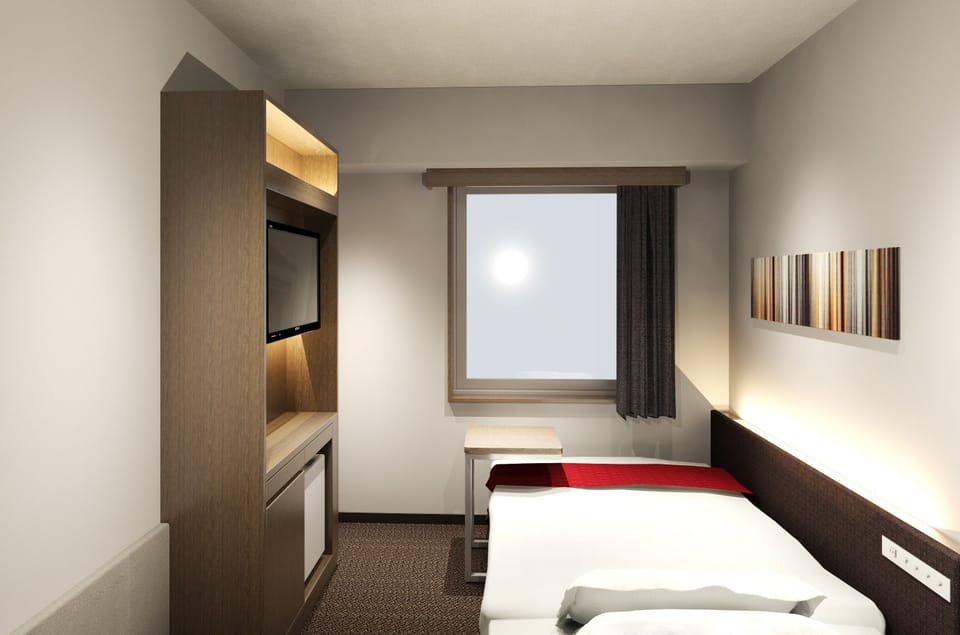 Down comforters, in-room safe, desk, blackout drapes