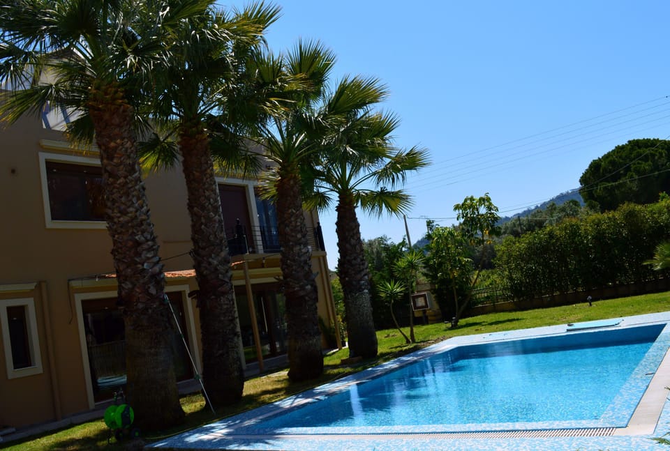 Outdoor pool, pool umbrellas, sun loungers