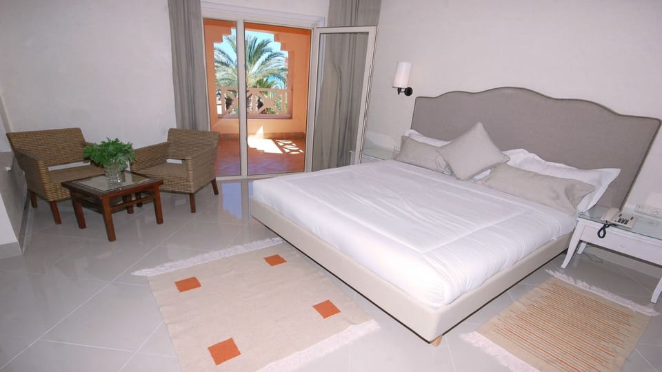 Standard Double Room | Premium bedding, minibar, in-room safe, desk