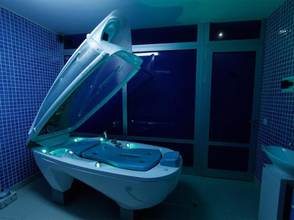 Sauna, hot tub, steam room, hot springs, Turkish bath, body treatments