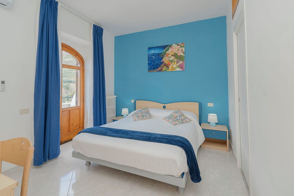 Deluxe Room | Premium bedding, down comforters, minibar, desk