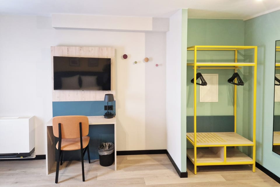 In-room safe, blackout drapes, soundproofing, cribs (free)