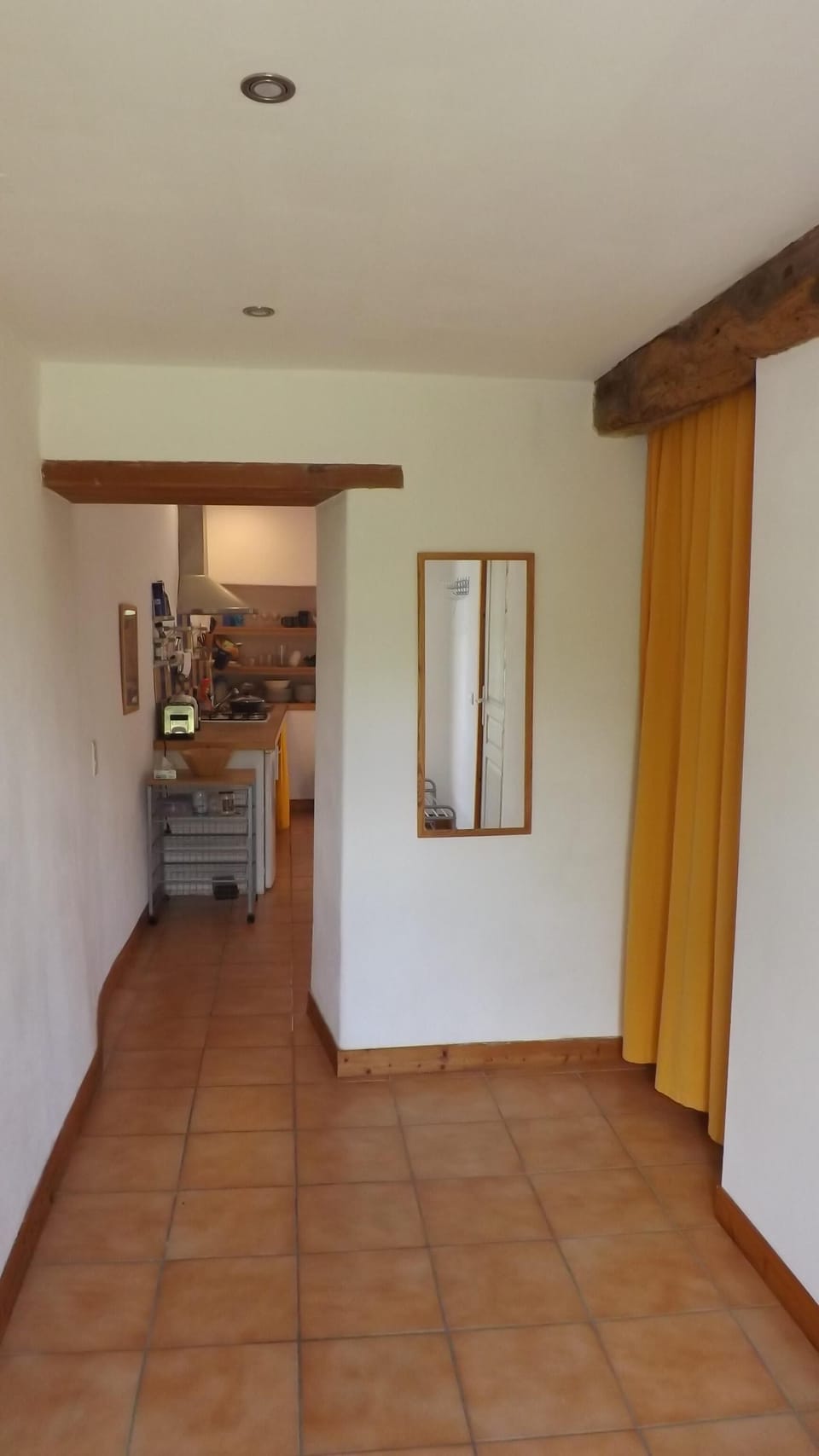 bedroom with 3 single beds