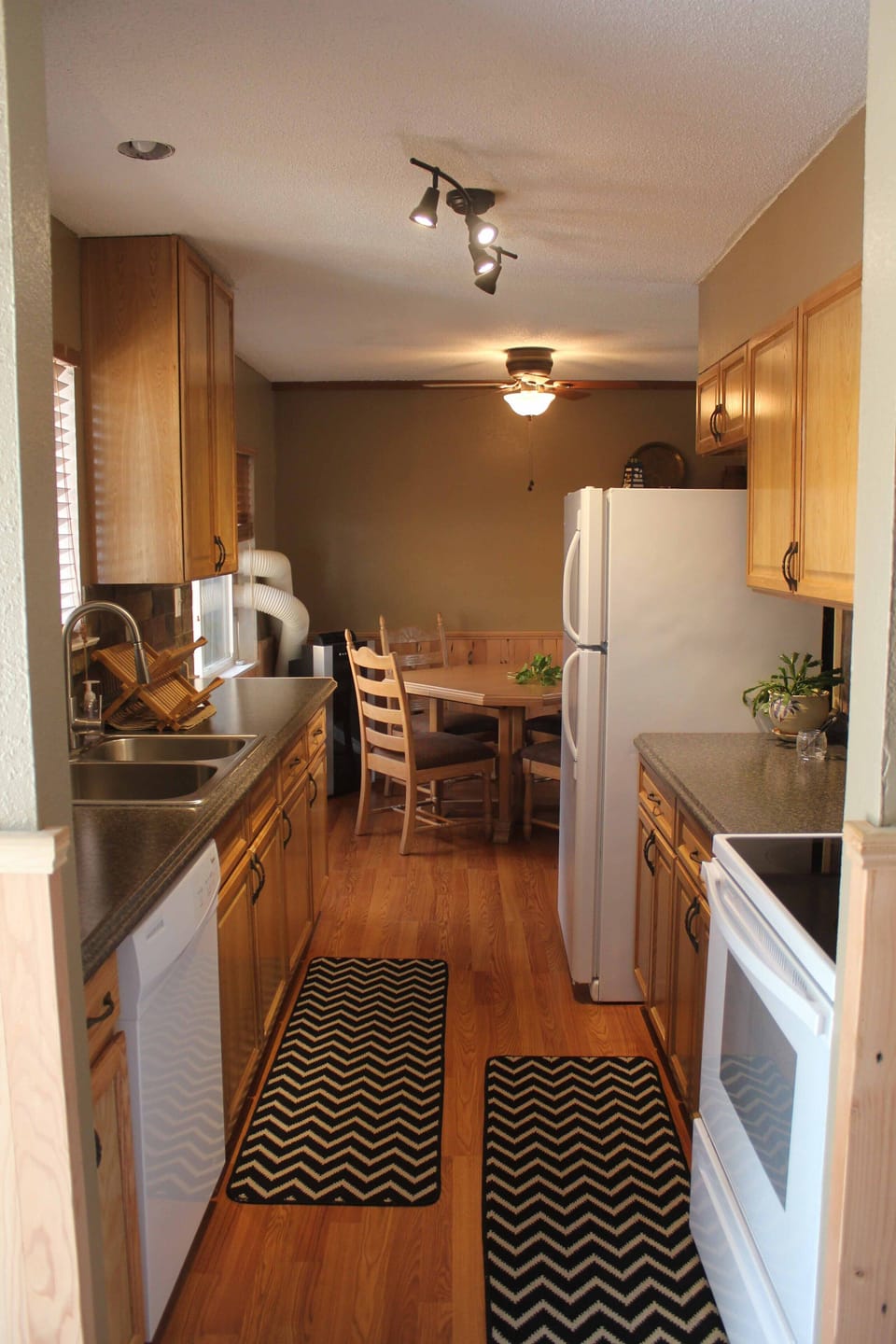Kitchen from the other side.