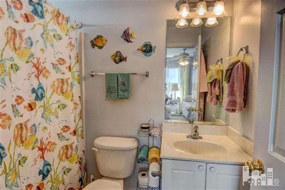 Upstairs second bathroom