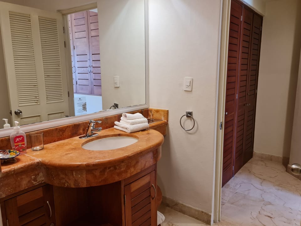 En suite master bathroom