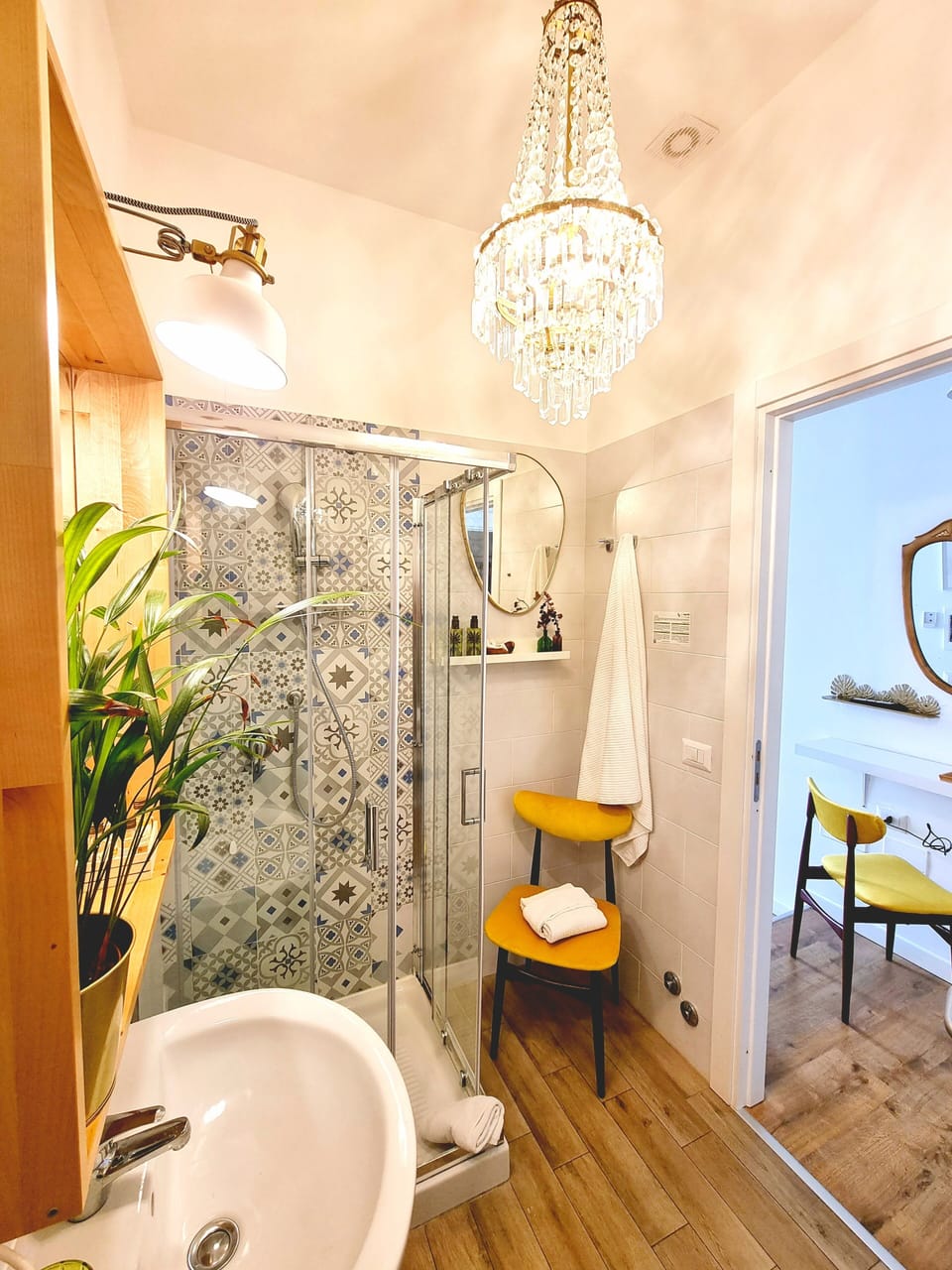 Classic Double Room | Bathroom | Shower, free toiletries, hair dryer, bidet
