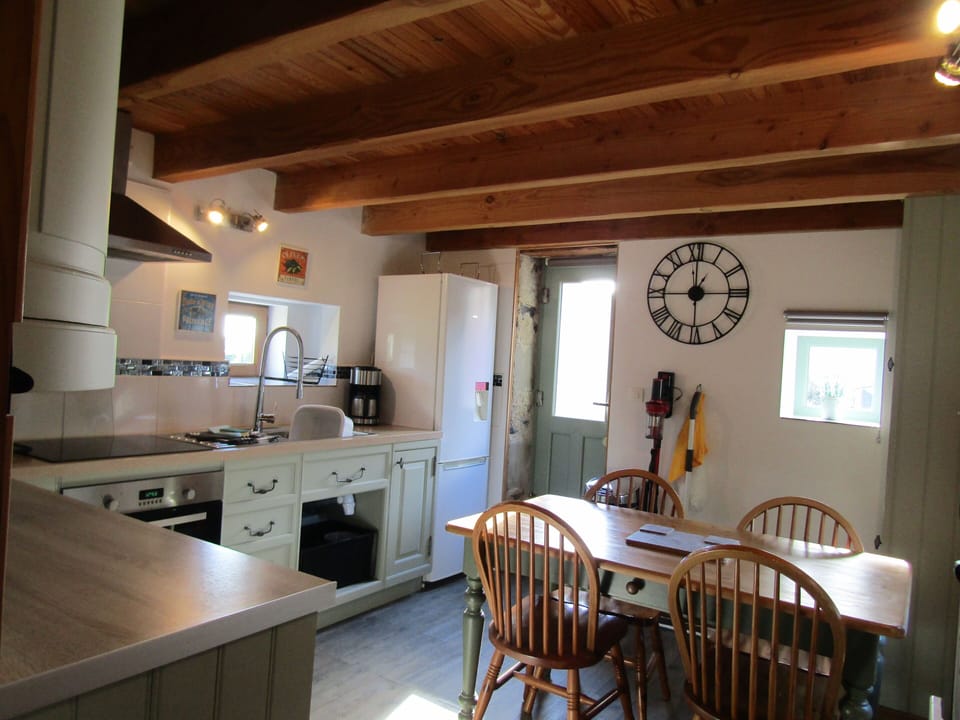 Kitchen re-painted in December 2022