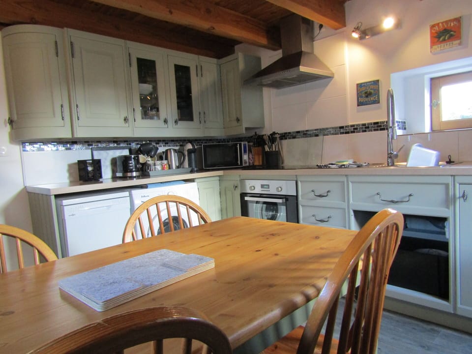 Good size kitchen table