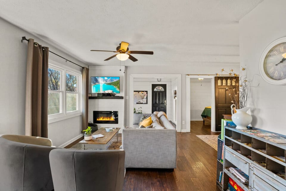 Bright and sunny Living Room